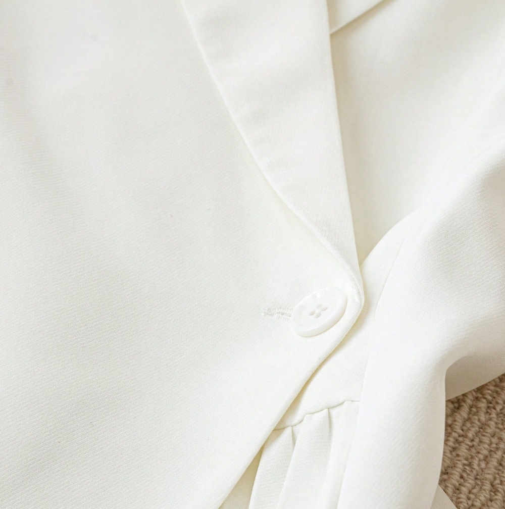 Ivory Blazer with Pleated Detail - Picture 4 of 6